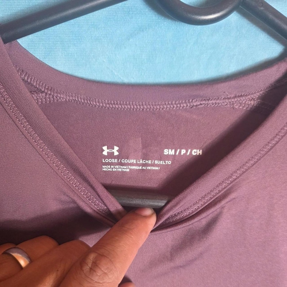 women's Under Armour burgundy t-shirt in a S